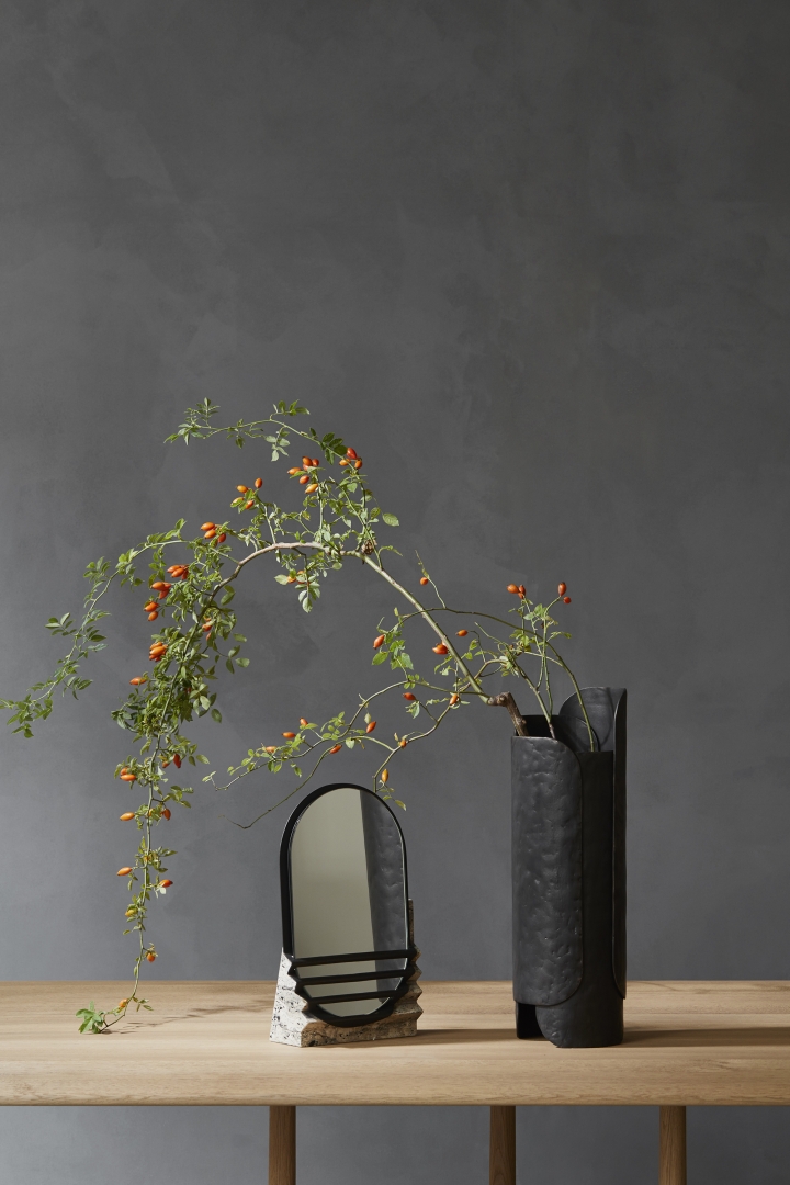 RISE miror and LEAF vase_BRONZE_DAN YEFFET for COLLECTION PARTICULIERE_2019 web.jpg