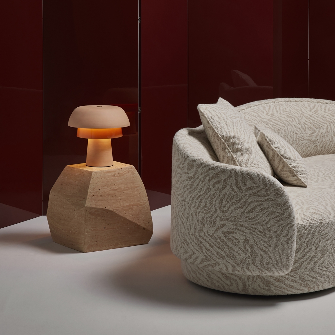 PIA-sofa_Christophe-Delcourt-TERRA-sidetable-Luca-Erba-JANE-lamp-Collection-Particulière-credit-Francis-Amiand-1 copy.jpg