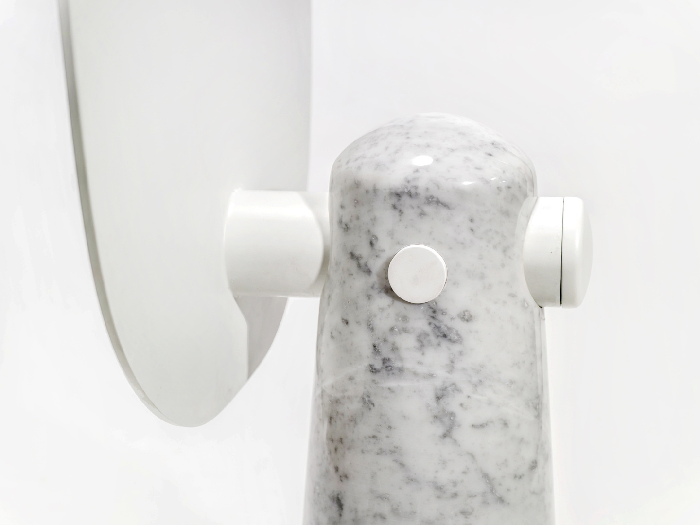 Iconic Mirror_La Chance_marble detail 01_Dan Yeffet_©2012.jpg
