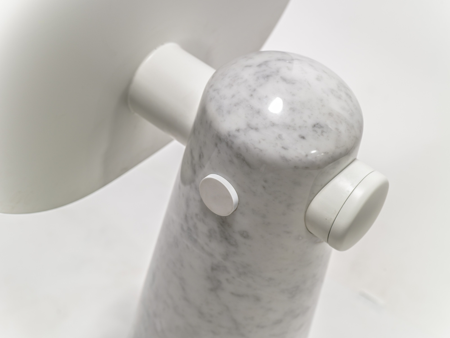 Iconic Mirror_La Chance_marble detail 02_Dan Yeffet_ ©2012.jpg