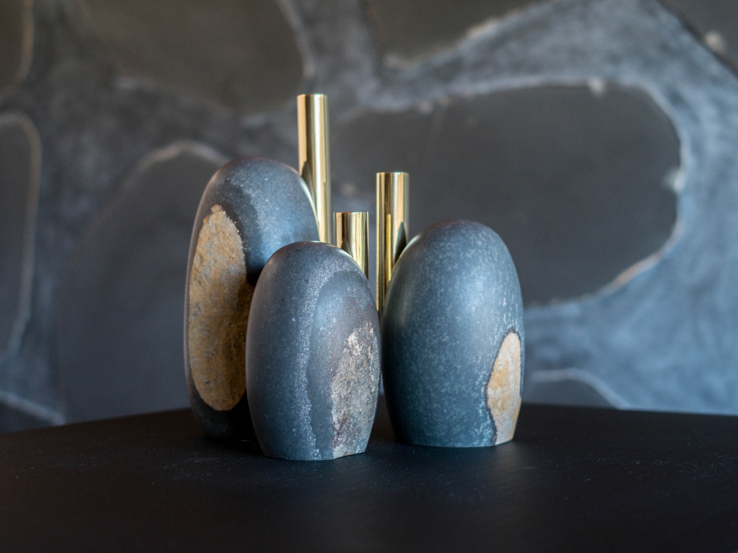 Golden \'menhirs\'_01_Dan Yeffet_Okurayama_2016.jpg